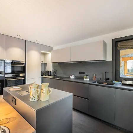 Chalet Familial Moderne A Meribel Village, Terrasse Sud Avec Jacuzzi, Proche Pistes Et Commerces - Fr-1-566-56 *