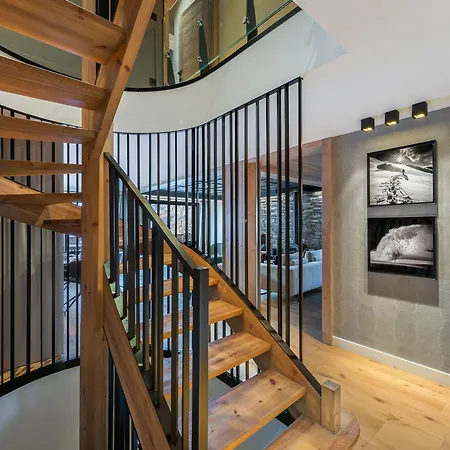 Familial Moderne A Meribel Village, Terrasse Sud Avec Jacuzzi, Proche Pistes Et Commerces - Fr-1-566-56 Chalet