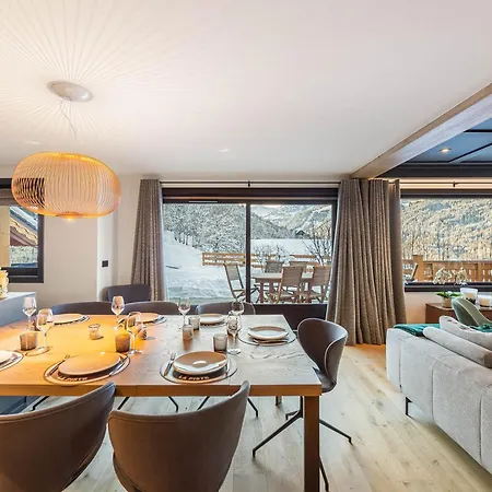 Familial Moderne A Meribel Village, Terrasse Sud Avec Jacuzzi, Proche Pistes Et Commerces - Fr-1-566-56 Chalet