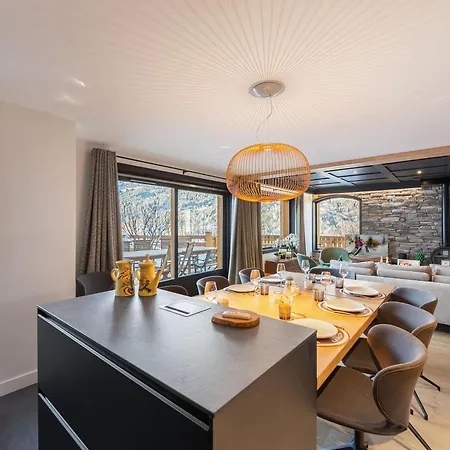 Familial Moderne A Meribel Village, Terrasse Sud Avec Jacuzzi, Proche Pistes Et Commerces - Fr-1-566-56 Chalet Les Allues